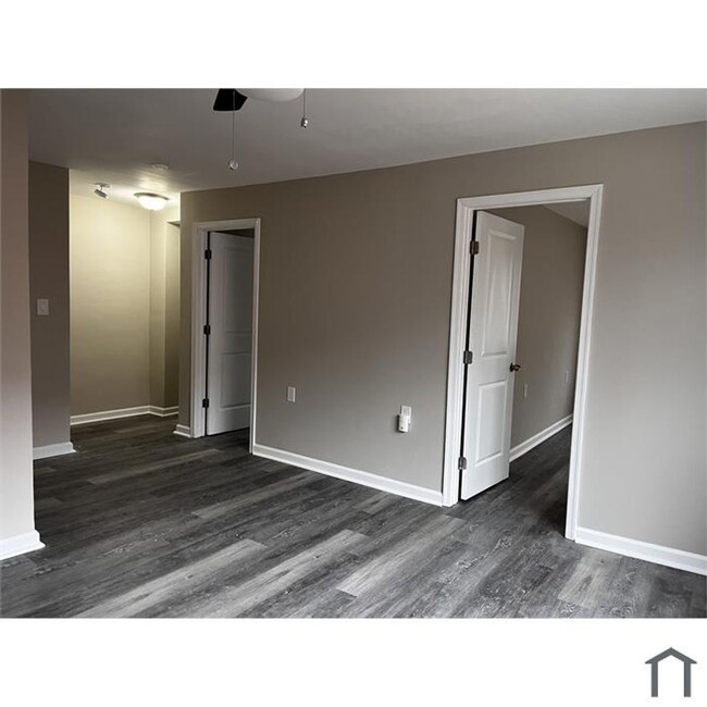 Building Photo - NEWLY AVAILABLE - RENOVATED 2 BR UNIT IN T...