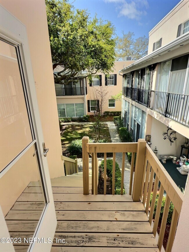 Foto del edificio - 2909 St Johns Ave