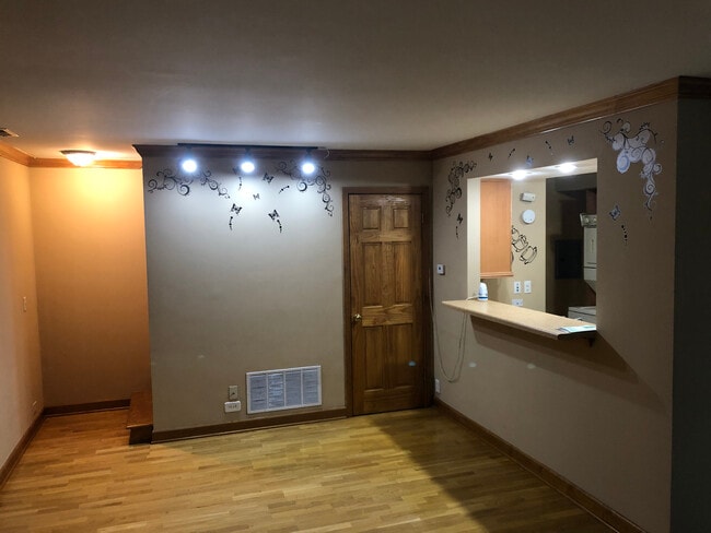 Building Photo - 1194 Cove Dr