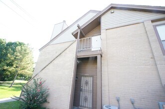 Building Photo - 8587 Sands Point Dr