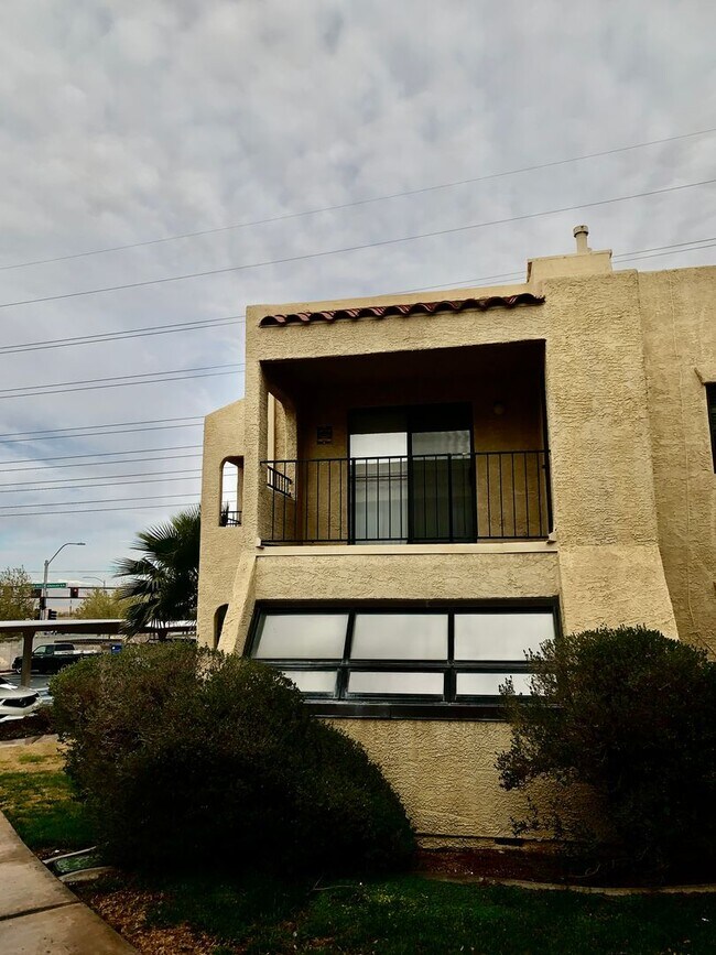 Foto del edificio - Henderson Cute 2 Bedroom Condominium