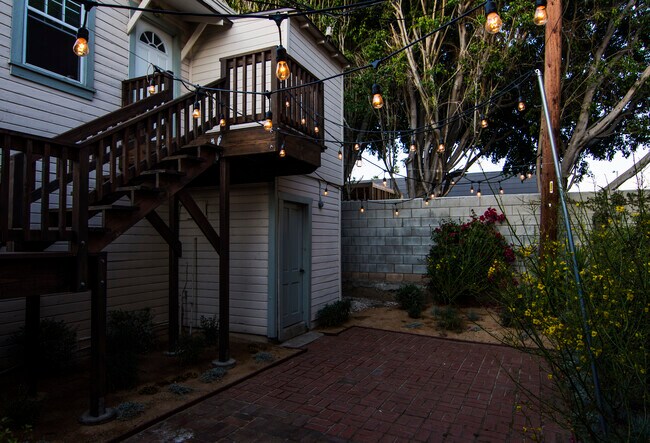 Foto del edificio - 950 1/2 North Hayworth Avenue