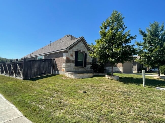 Foto del edificio - Beautiful Move-In Ready 4-Bedroom Home in Potranco Subdivision