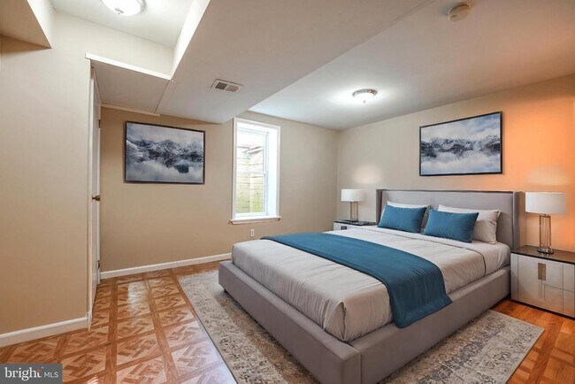 Foto del edificio - 6809 Weaver Ave