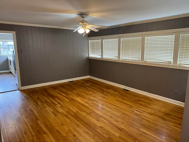 Building Photo - 4872 Carnes Ave