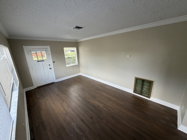 Photo - 1931 Staunton Ave Apartment