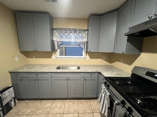 Kitchen - 547 Broadway