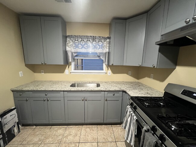 Kitchen - 547 Broadway