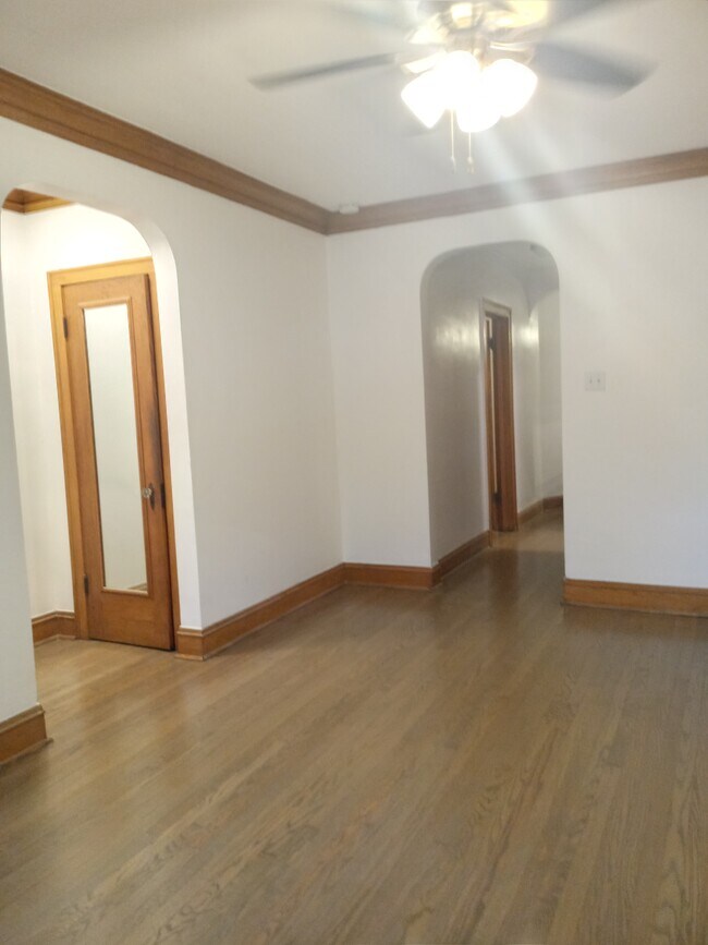 Building Photo - 2135 N Leavitt St