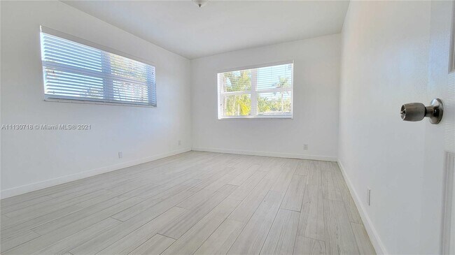Foto del edificio - 930 N 14th Ct