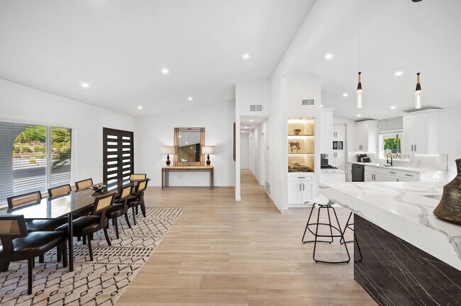 Foto del edificio - 2380 N Leonard Rd