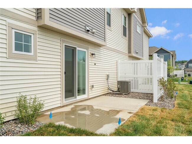 Building Photo - 10900 Fountain Pl N