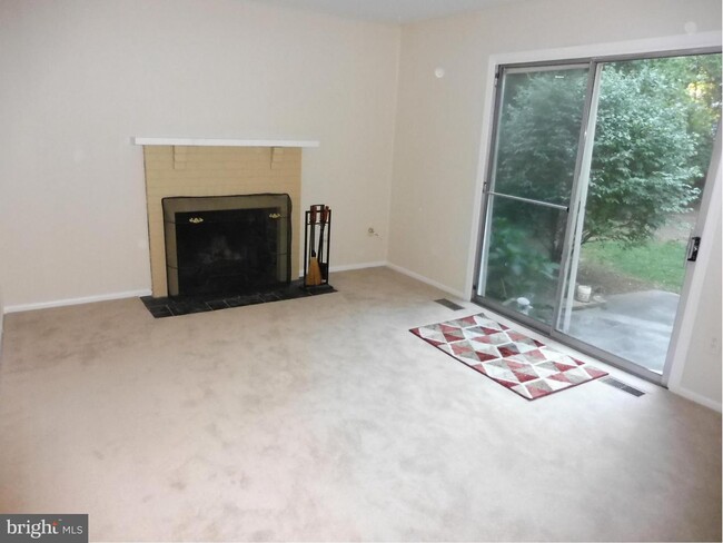 Building Photo - 2306 Glenmore Terrace