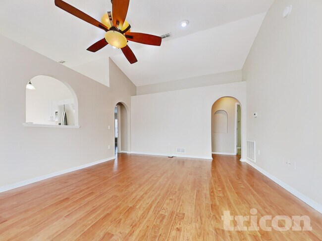 Foto del edificio - 30602 Birdhouse Dr