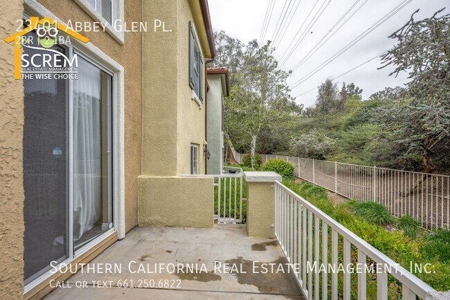 Building Photo - Tri Level Two Bedroom Townhome in Valencia