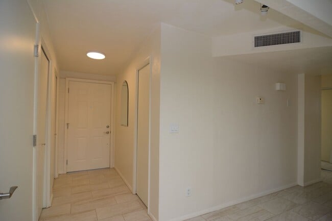 Building Photo - Well Maintained 2 Bedroom 1 Bath Townhouse! East Tucson Location!