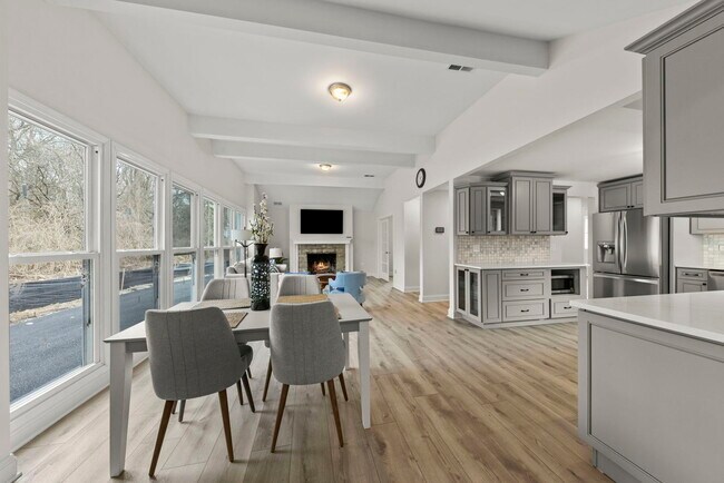 Building Photo - 8S040 Olesen Dr