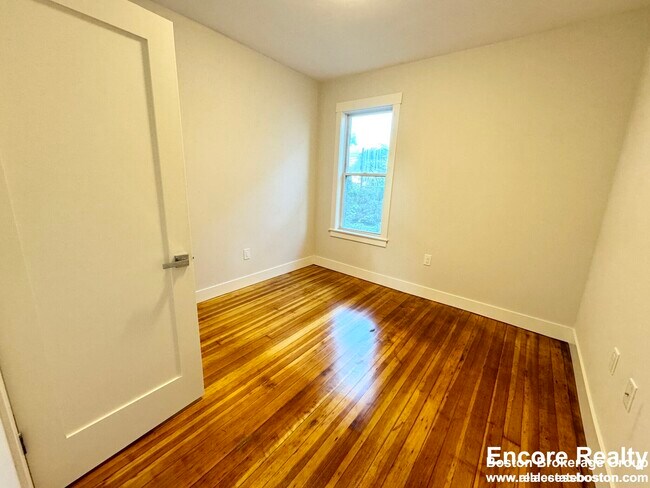 Foto del edificio - 147 E Cottage St