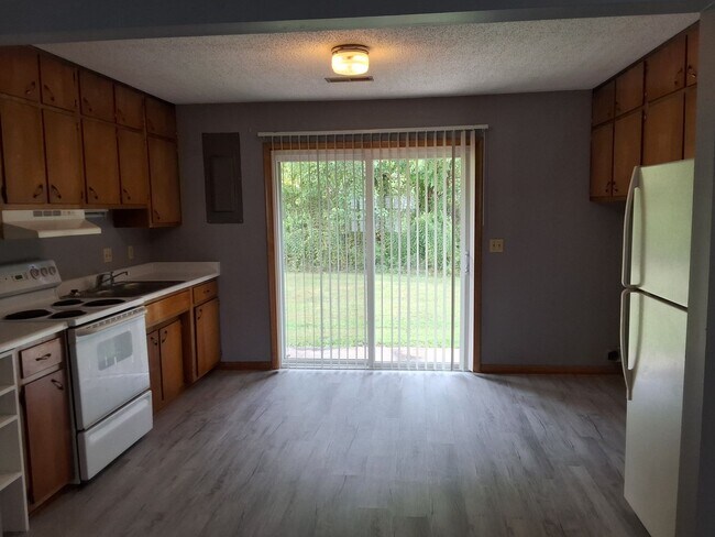 Foto del edificio - Comfy 2 Bedroom, 2 Bath Duplex located in ...