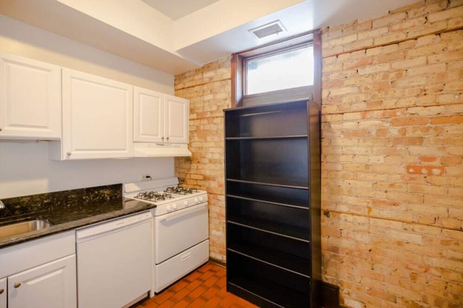 Building Photo - 1251 W Belden Ave