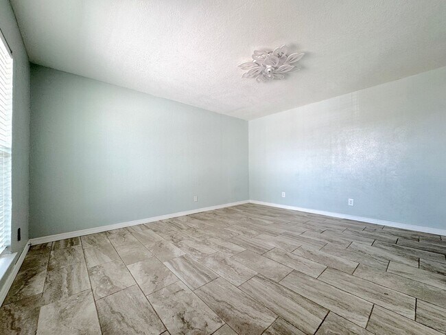 Foto del edificio - Northeast El Paso 4bed/3bath Refrig A/C w/...