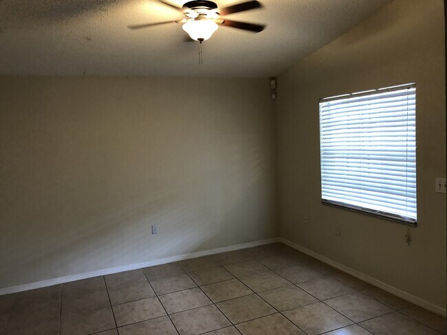 Building Photo - T10