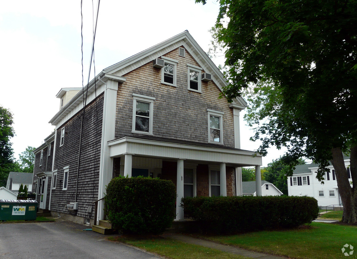 Building Photo - 37 Oak St