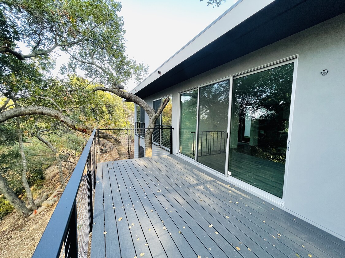 Lounge/Balcony - 26727 Taaffe Rd