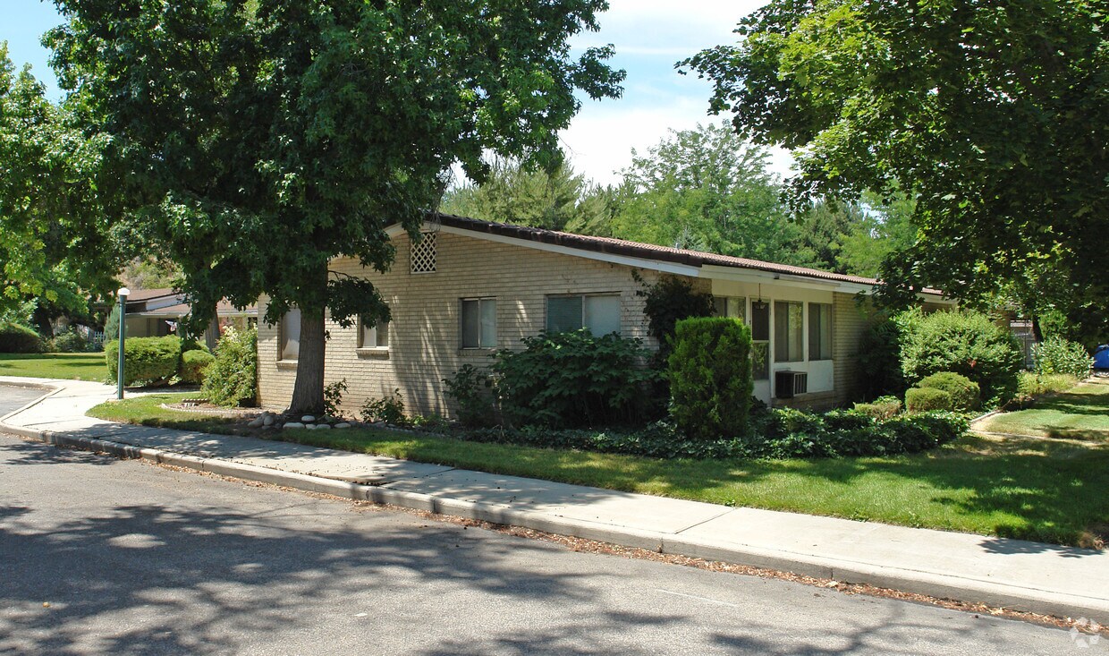 Ridenbaugh Place Apartments in Boise, ID