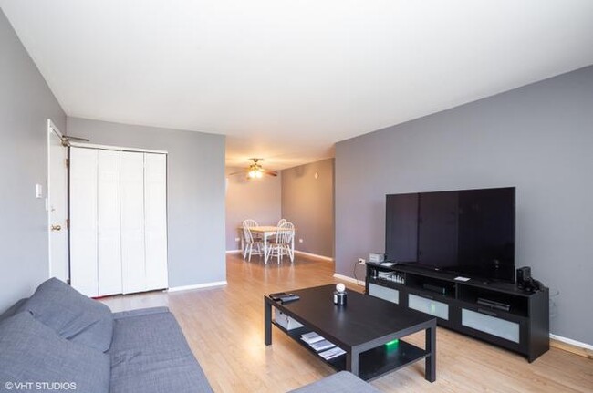 Foto del edificio - 226 Shorewood Dr