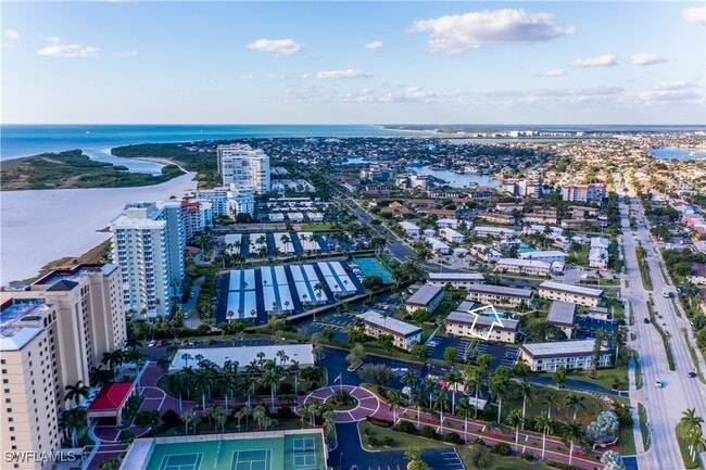 Foto del edificio - 130 N Collier Blvd