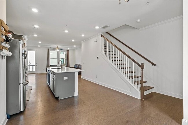 Building Photo - 6562 Beacon Dr