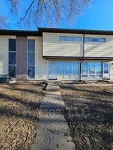 Building Photo - 913 N 70th Terrace