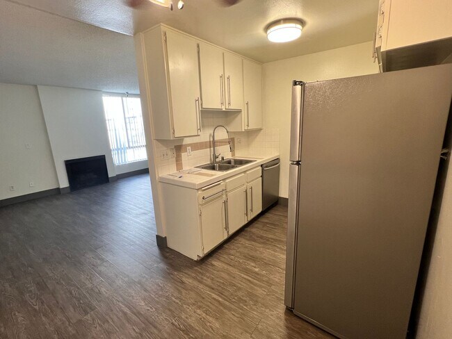 Foto del edificio - 3715 S Canfield Ave