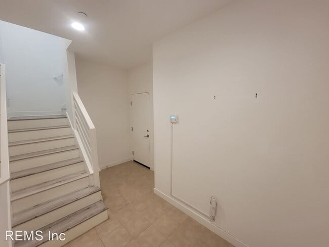 Building Photo - 2 br, 2.5 bath House - 319 Mission Rd