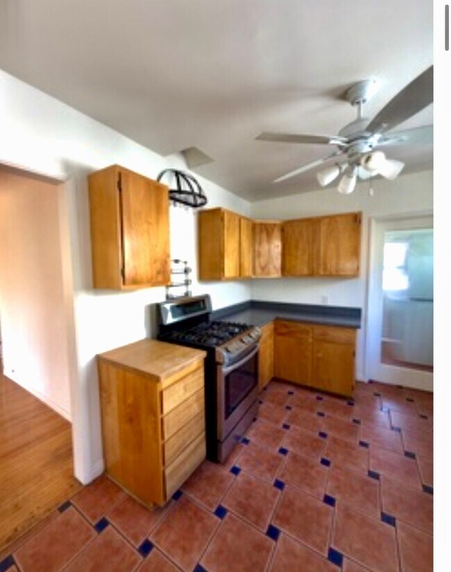 Foto del edificio - 6089 Cashio St