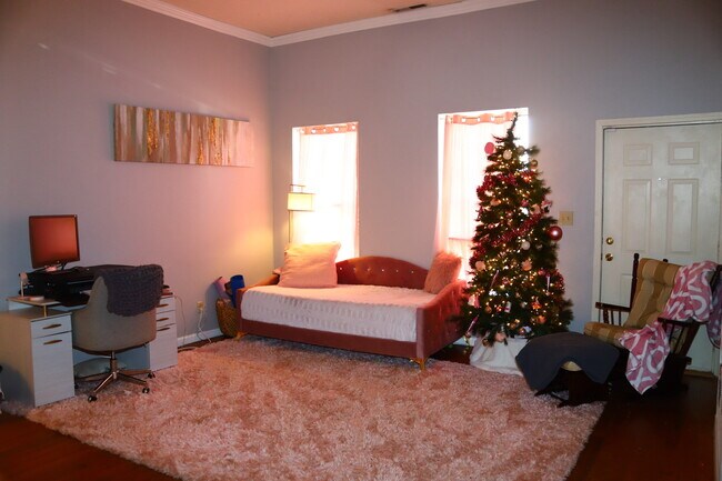 Foto del edificio - 1122 Goss Ave