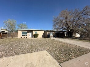 Building Photo - 2424 La Veta Dr