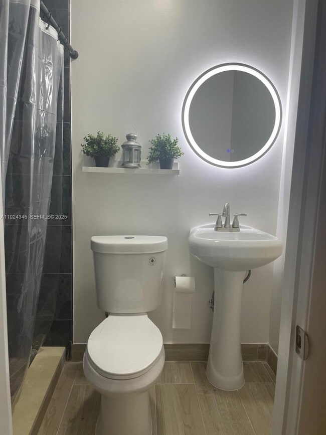 Building Photo - 11401 Taft St