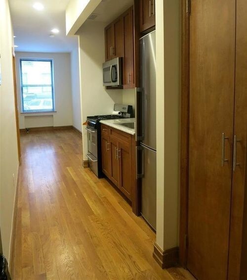 Foto del edificio - 443 E 75th St