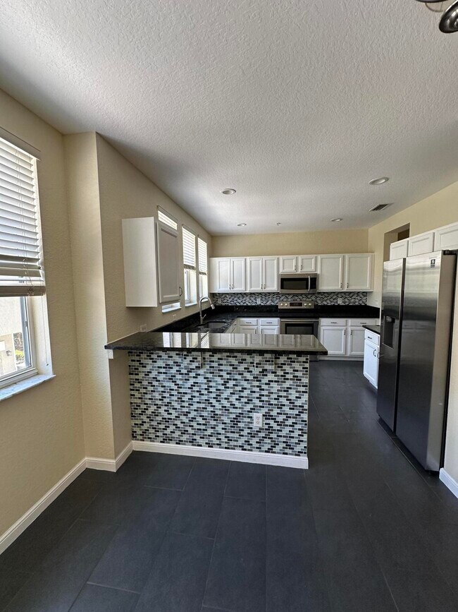 Building Photo - 845 Millbrae Ct