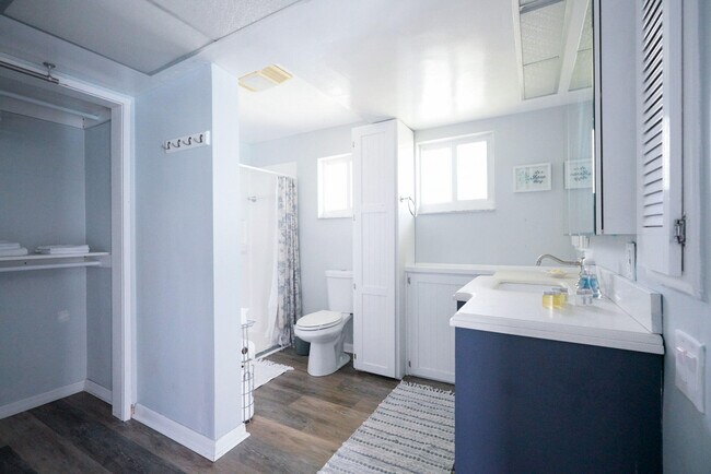 Foto del edificio - 1351 Oaklawn Ct