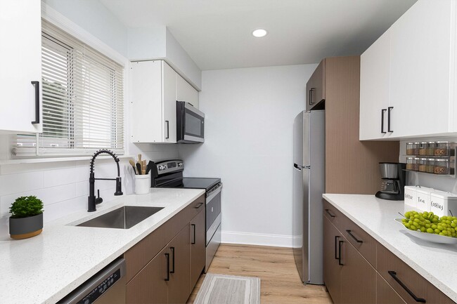 Kitchen-Upgraded - Claridge Court Apartments