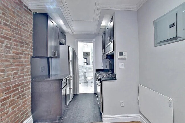 Building Photo - 345 W 53rd St