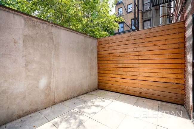 Building Photo - 207 Sullivan St
