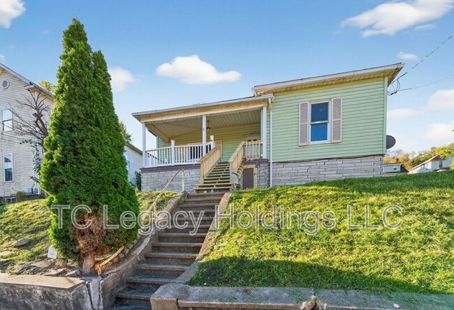 Building Photo - 1627 W Pike St