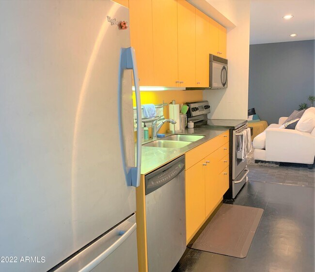 Foto del edificio - 7047 E Earll Dr