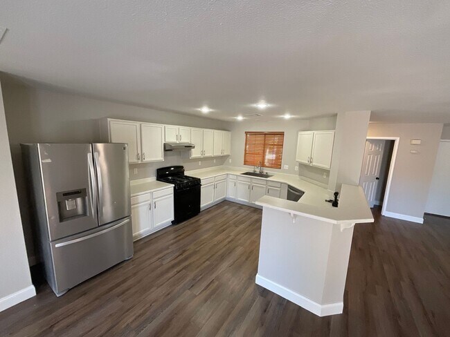 Foto del edificio - 8720 W Majestic Pine Ave