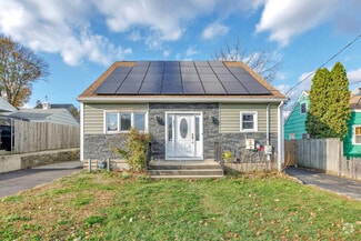Building Photo - 870 Thorme St