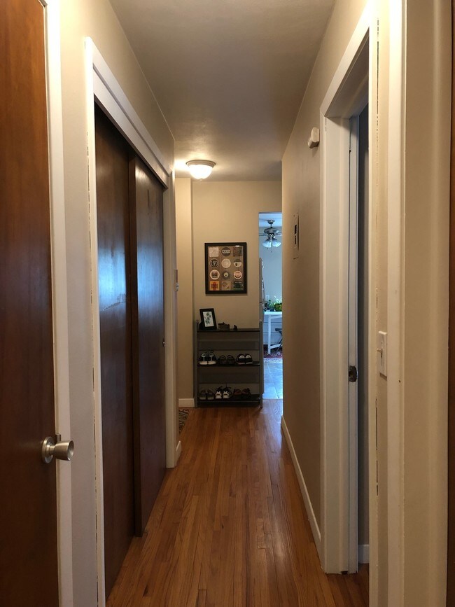 Building Photo - 515 5th St SE